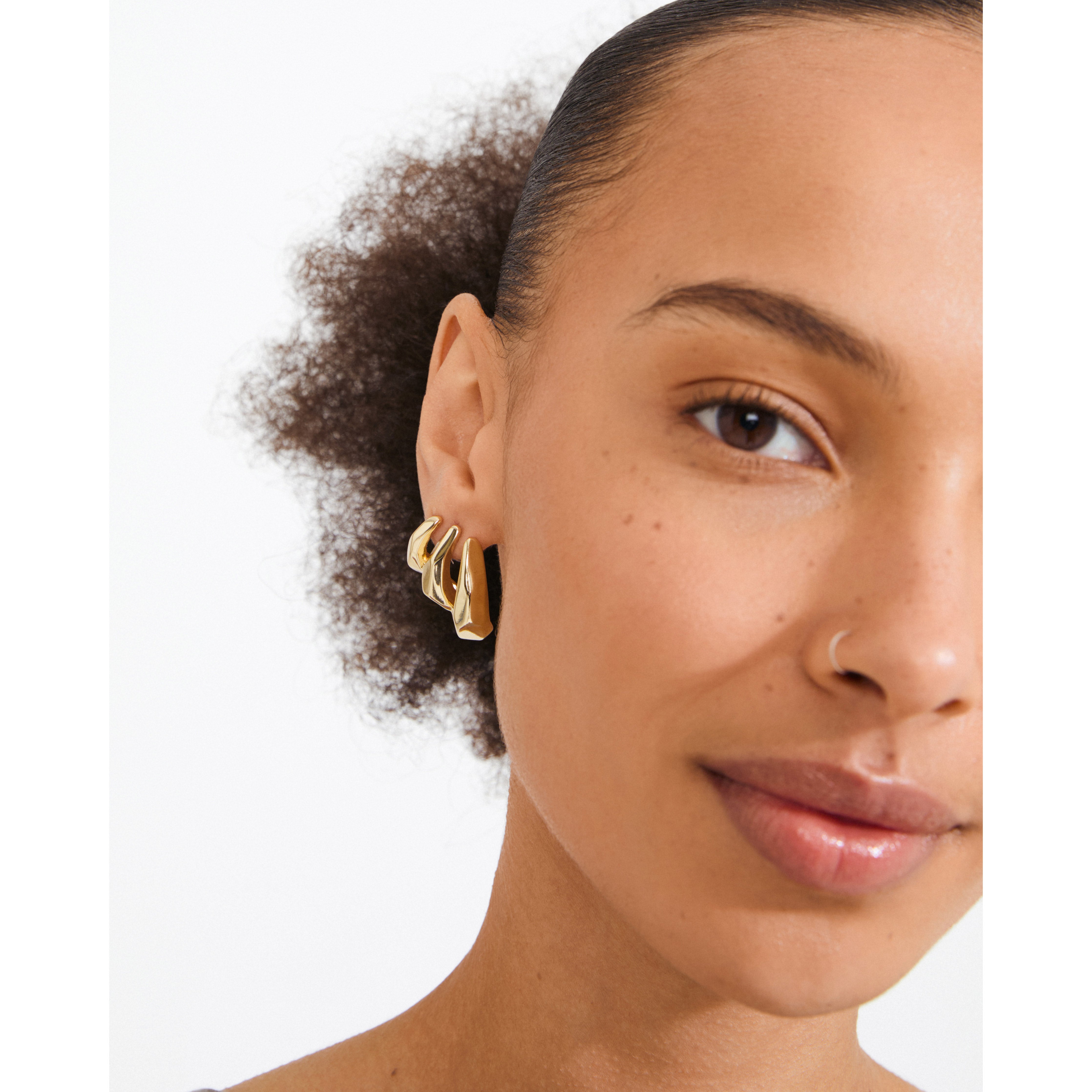 pilgrim-presence-ohrringe-gold-plated-skulpturale-chunky-hoops image 2