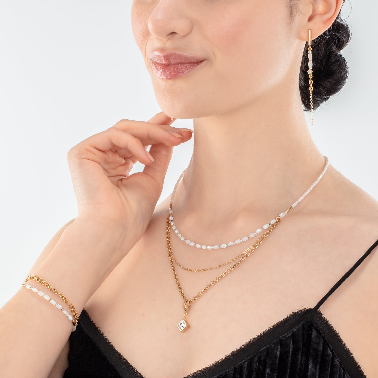 coeur-de-lion-brilliant-square-layer-armband-gold-wei-kristall-perlmutt-3-layer image 4