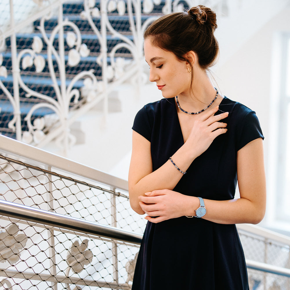 julie-julsen-loving-stones-kette-blaue-edelsteine-lapis-aventurin-dumortierit-aq image 2
