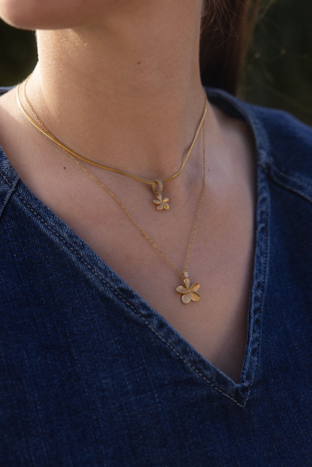 purelei-empowher-charm-plumeria-blumen-anh-nger-in-gold-ros-gold-silber image 3