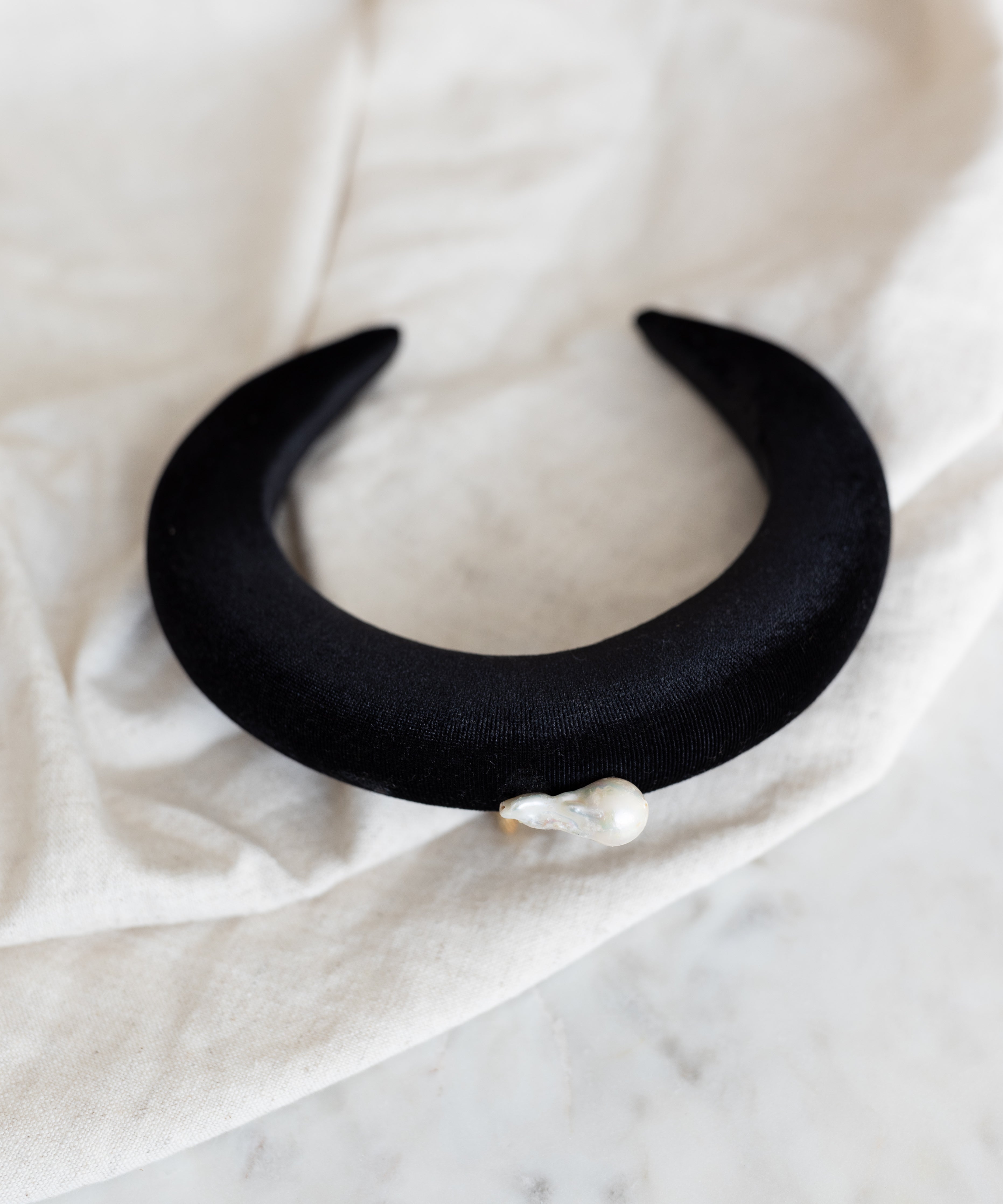 wald-berlin-baroque-pearl-headband-black-samt-haarband-mit-perle image 4