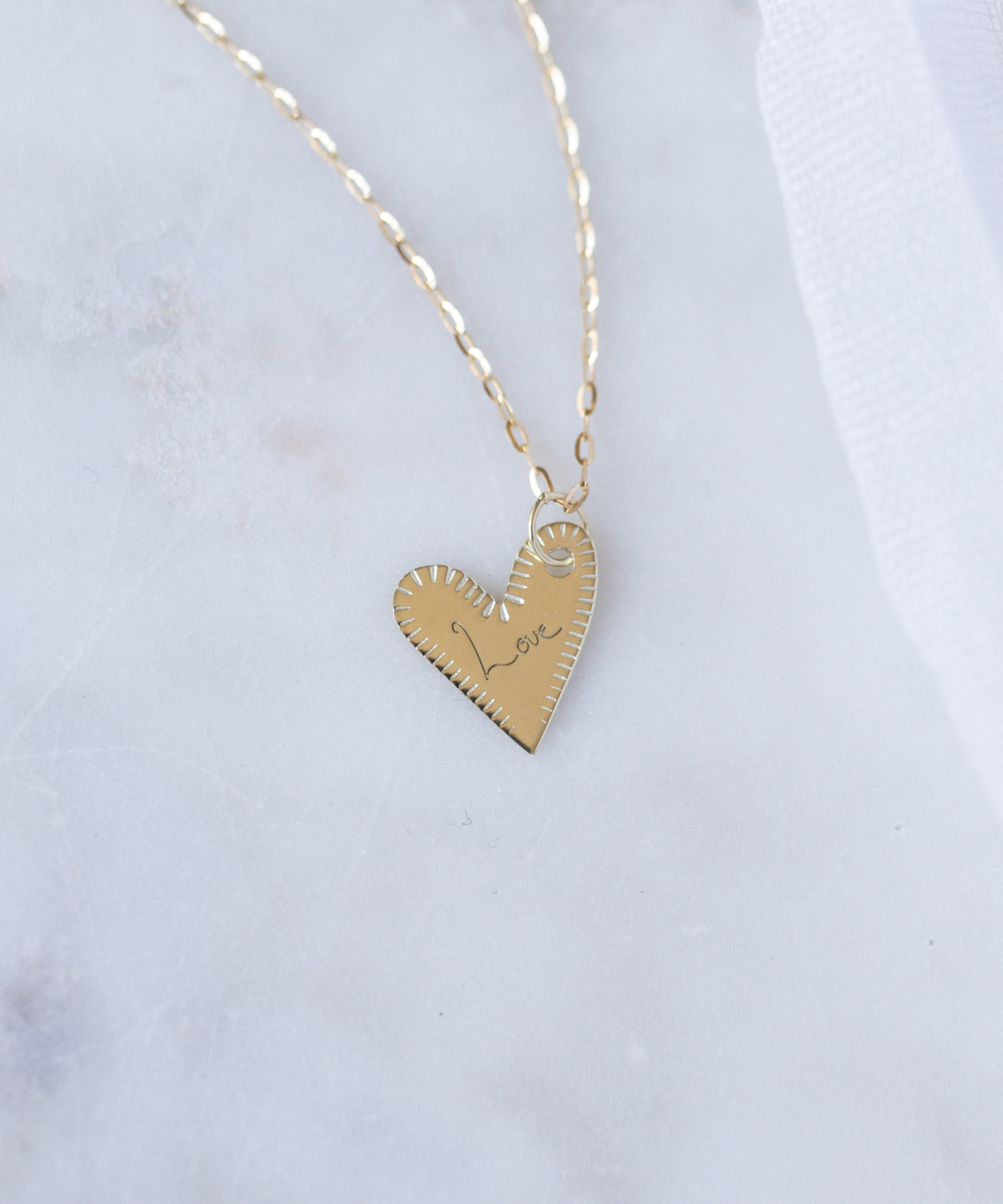 wald-berlin-be-my-lover-heart-halskette-18k-gold-mit-gravur-love-mom-oui image 2