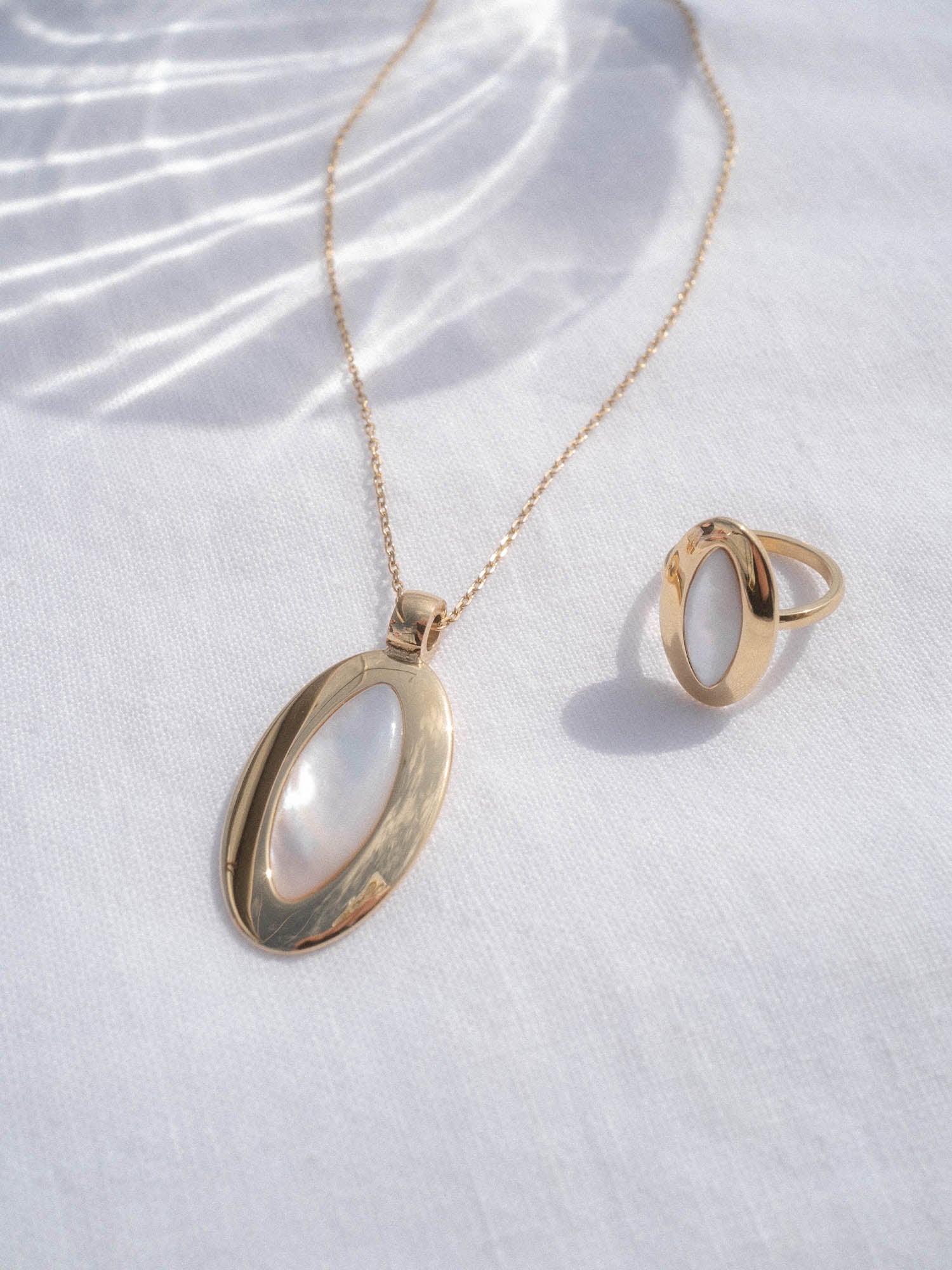 purelei-island-elegance-kette-klassische-halskette-mit-perlmutt-anh-nger-45-50-c image 2