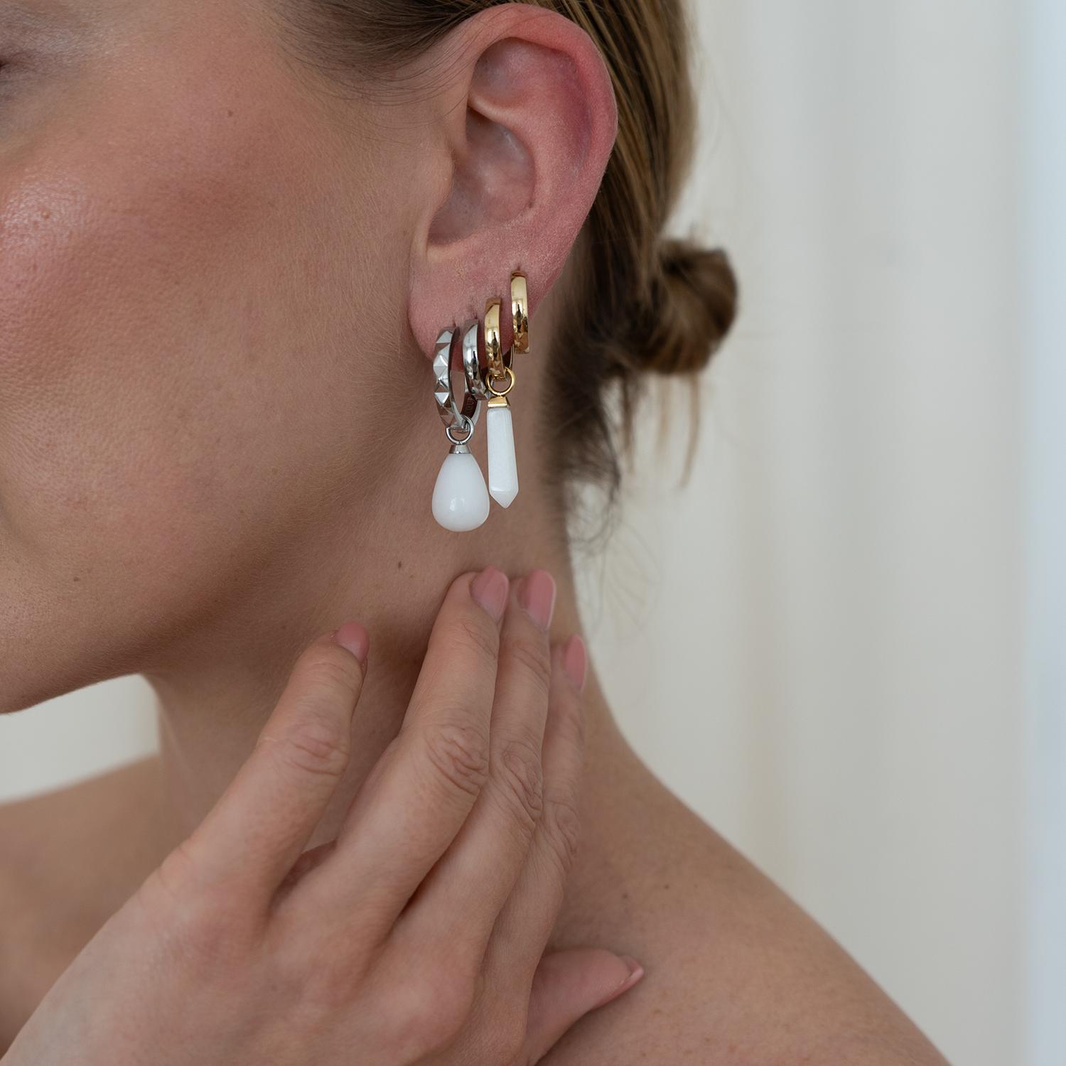 coeur-de-lion-ear-me-up-charm-tropfen-gold-wei-paar image 3