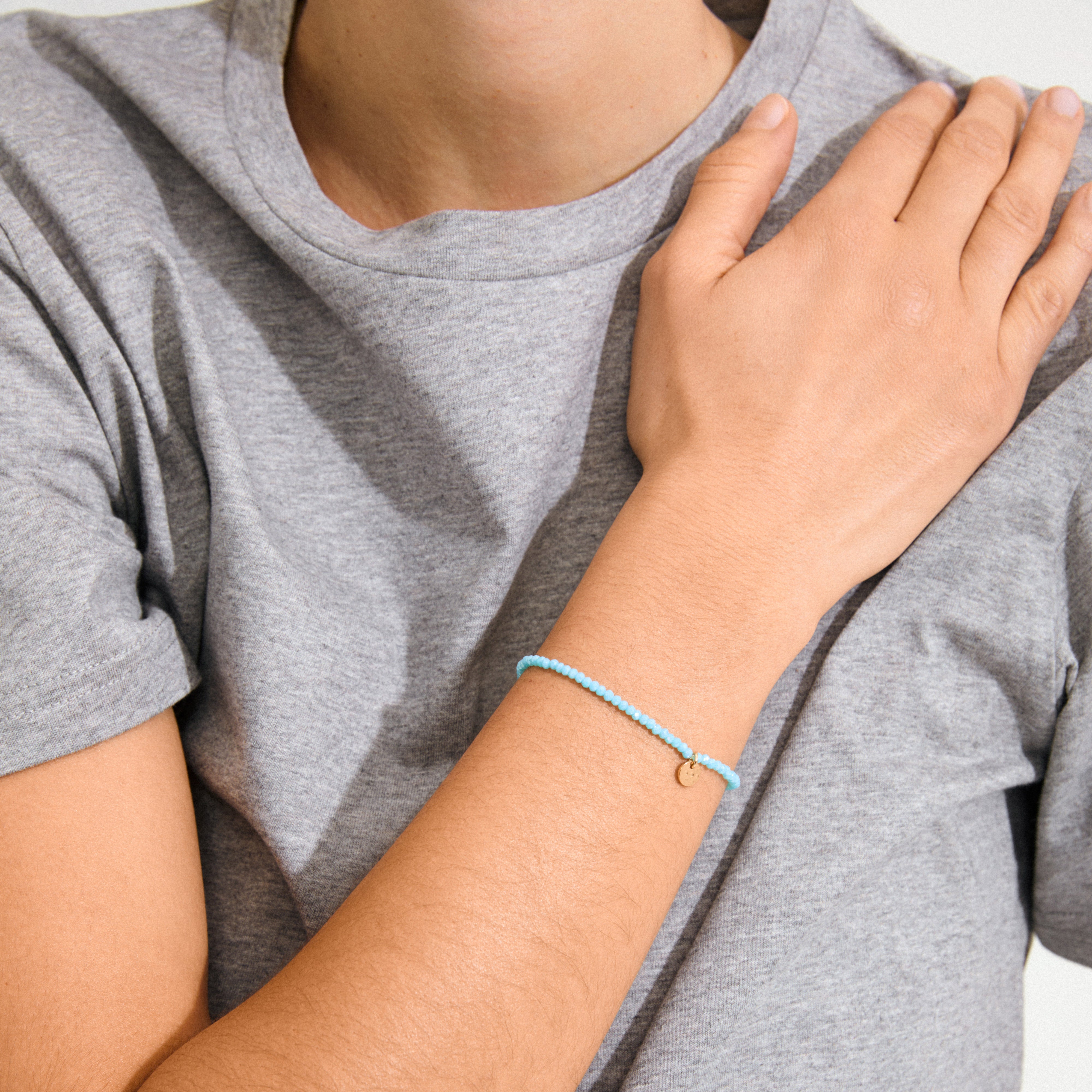 pilgrim-indie-armband-himmelblau-goldplattiert-glasperlen-armband-17-cm image 2