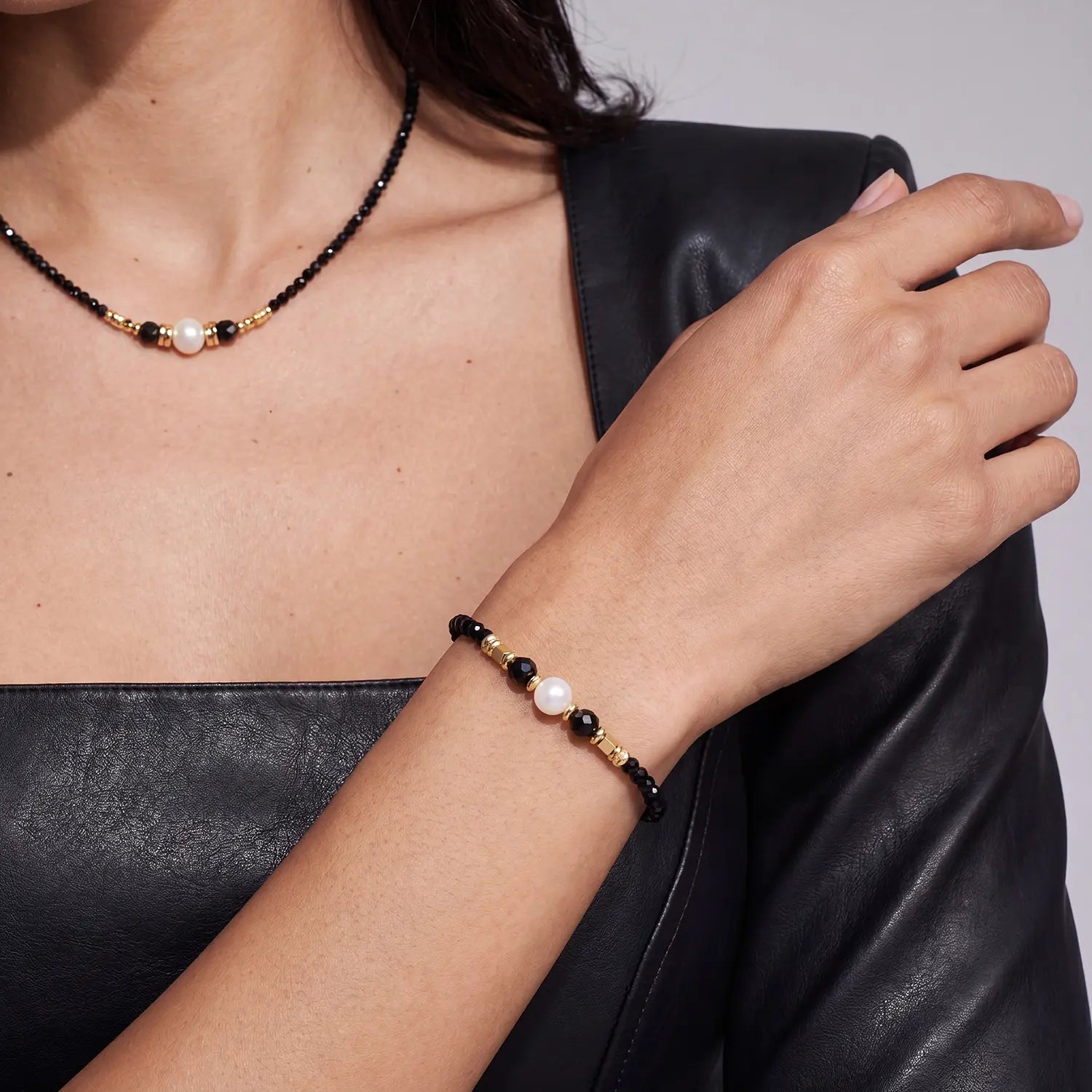 coeur-de-lion-armband-astoria-noir-pearl-gold-s-wasserperlen-spinell-17-5-3-cm image 4