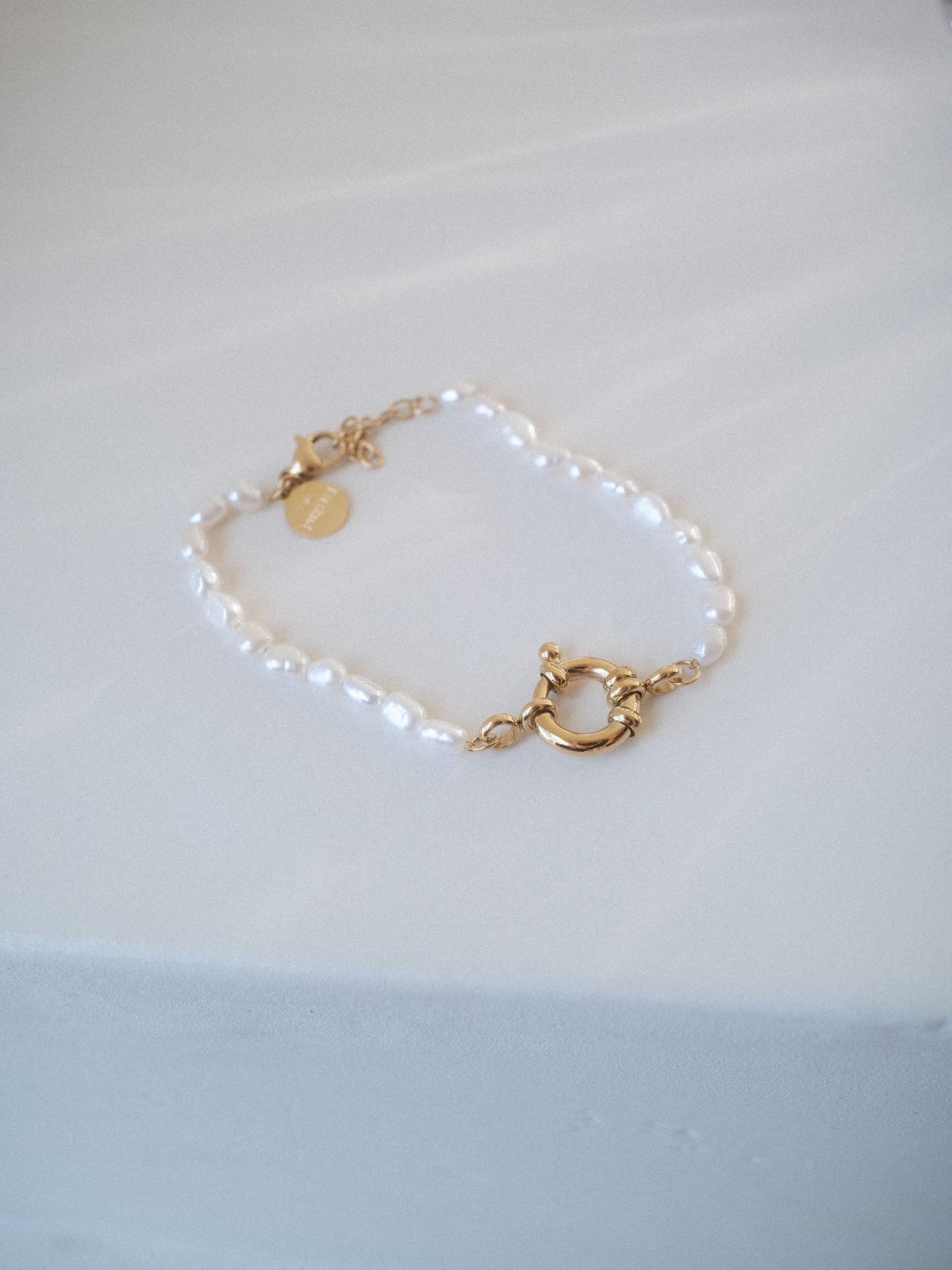 purelei-pearl-charm-armband-mit-s-wasserperlen image 2