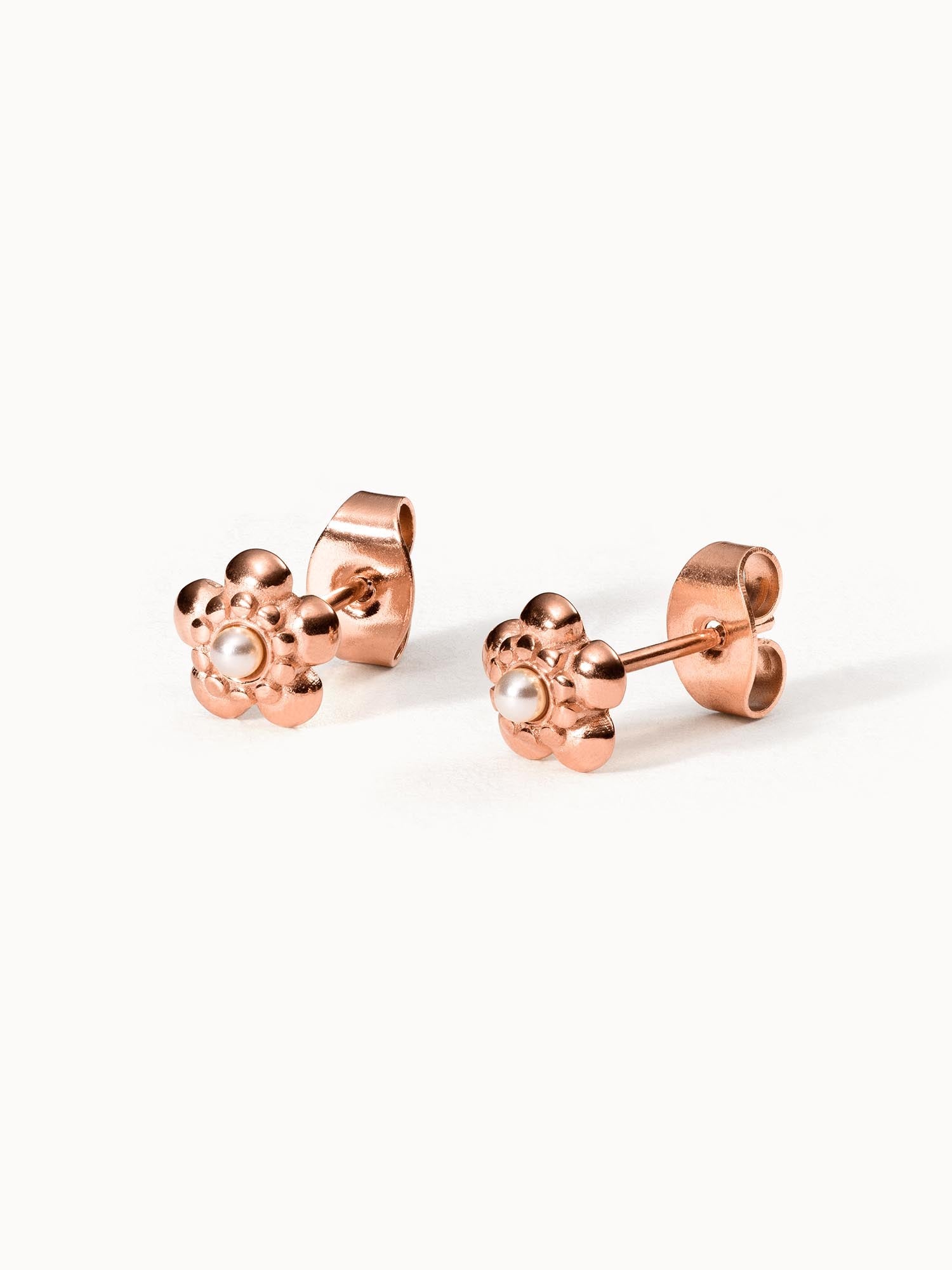 purelei-shiny-bloom-ohrringe-blumen-ohrstecker-mit-perle-7x7-mm image 7
