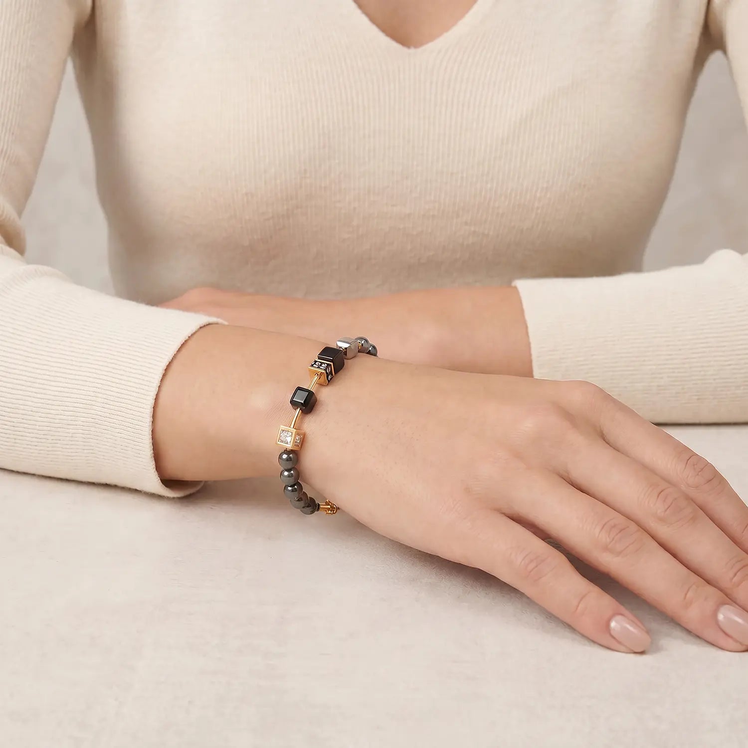 coeur-de-lion-geocube-precious-fusion-pearls-armband-anthracite-glow-grau image 4