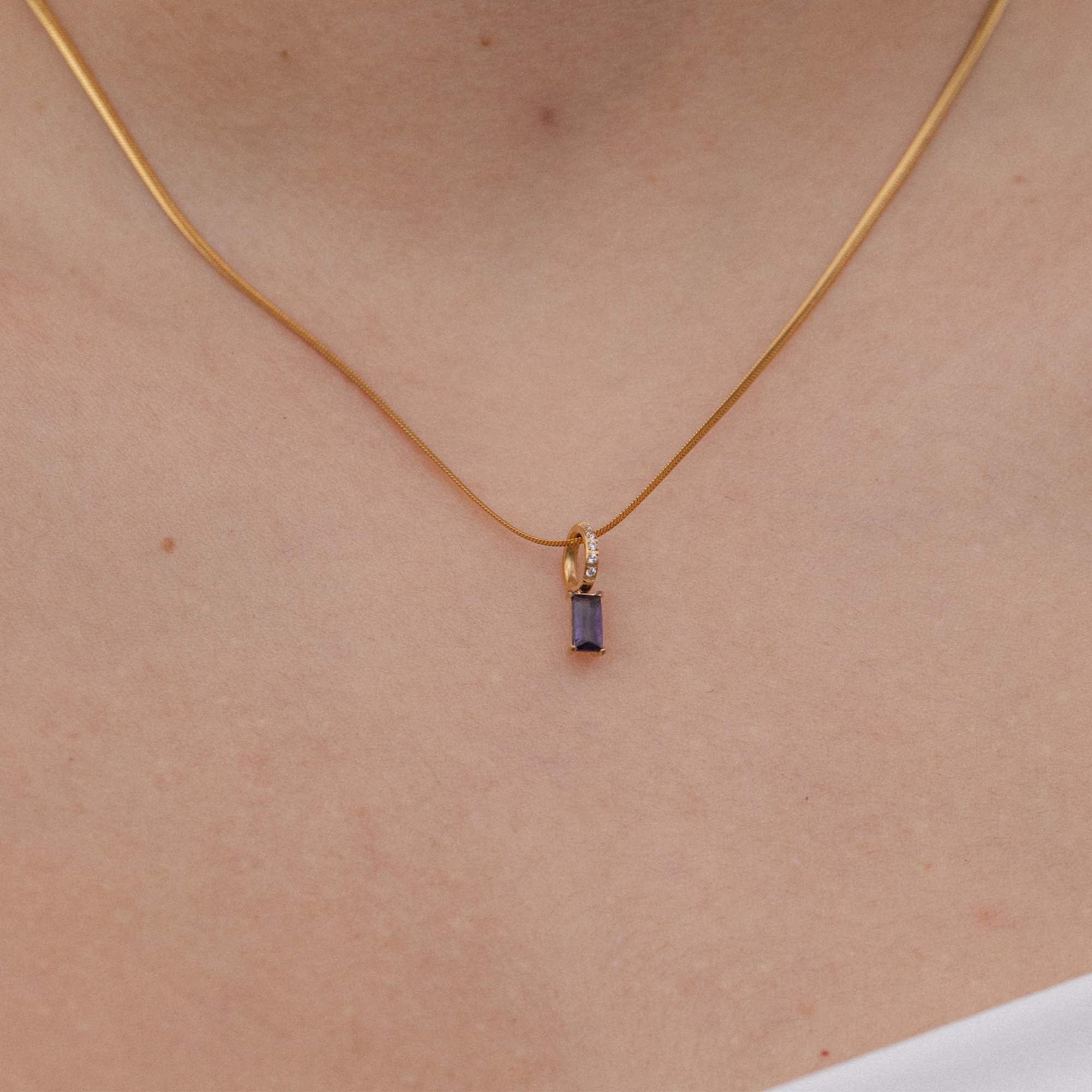 purelei-geburtsstein-februar-amethyst-charm-baguette-charm-in-gold image 2