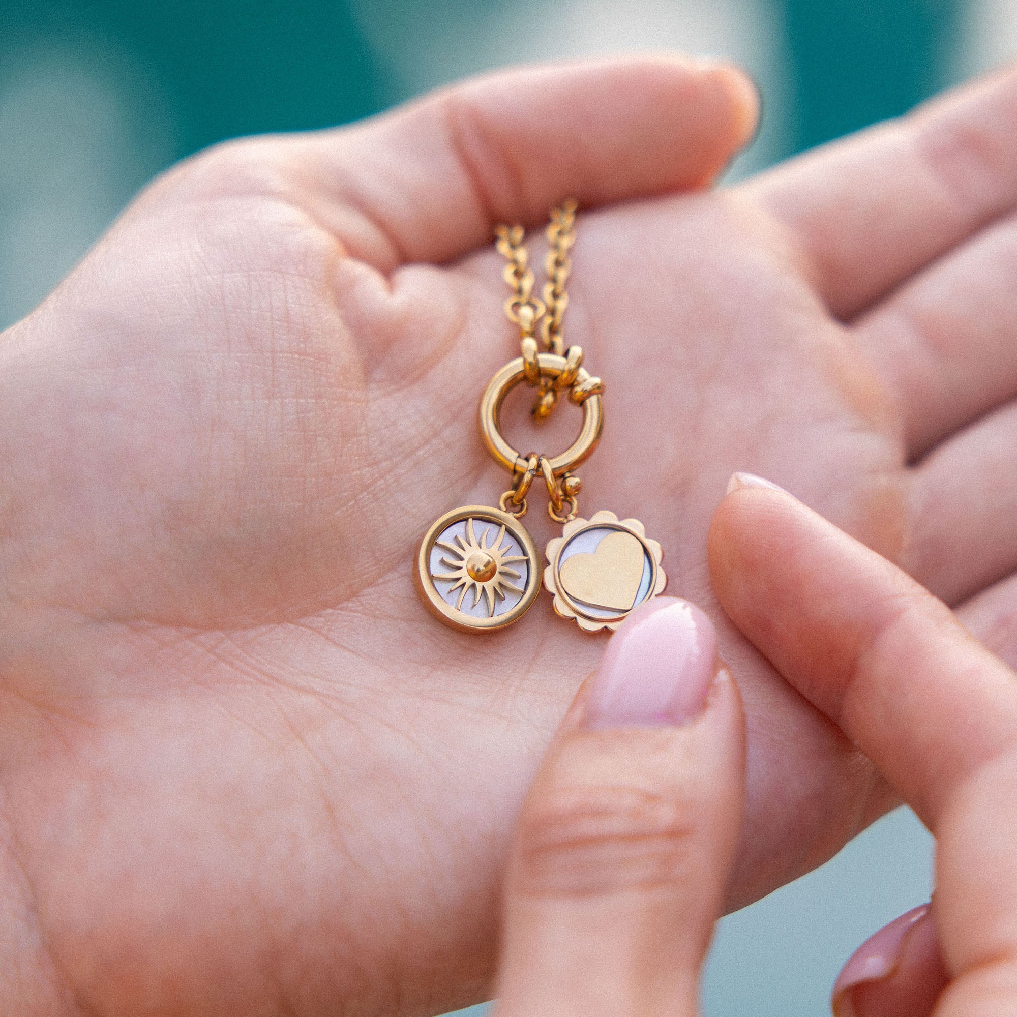 purelei-sun-charm-sonnen-anh-nger-mit-perlmutteinlage image 4