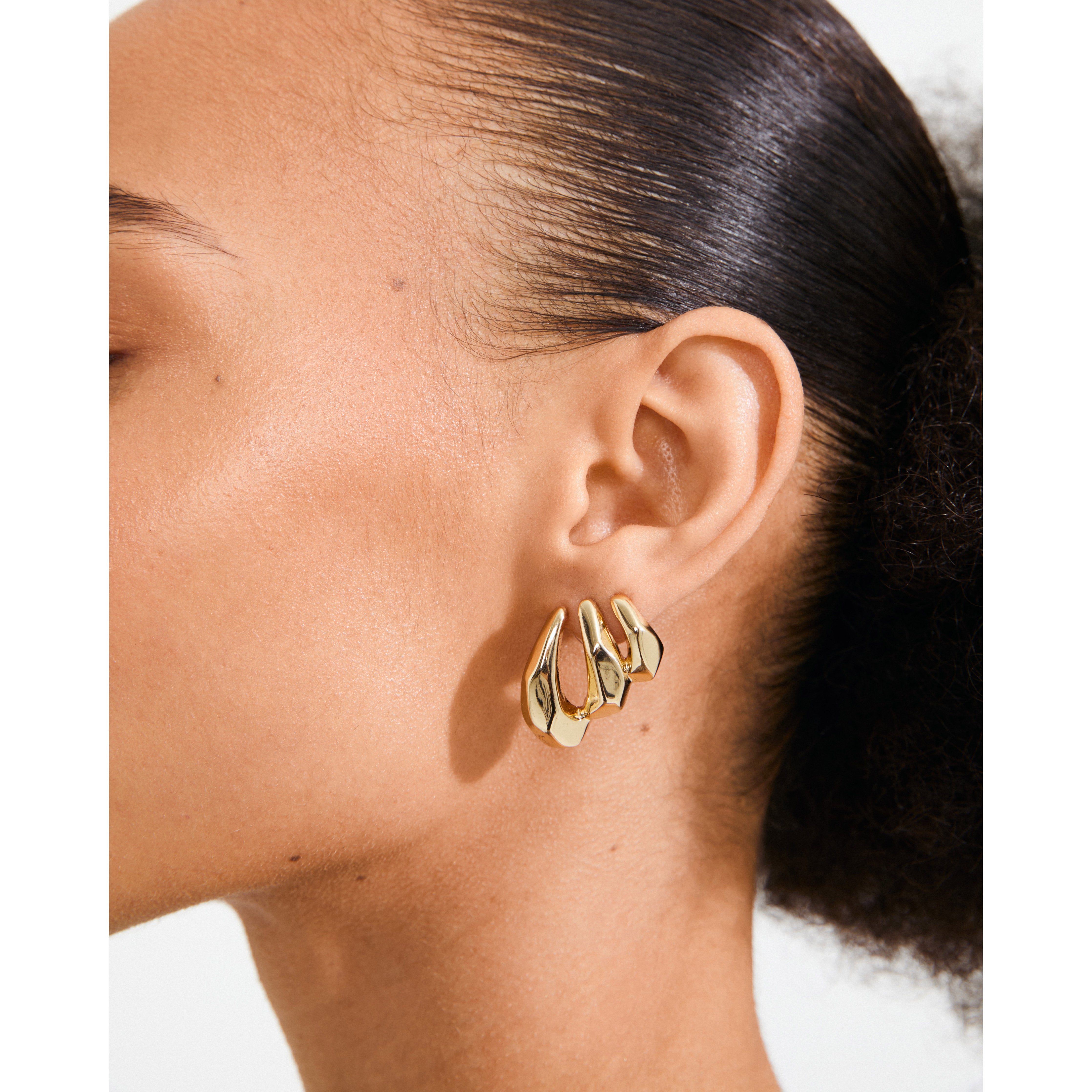 pilgrim-presence-ohrringe-gold-plated-skulpturale-chunky-hoops image 4