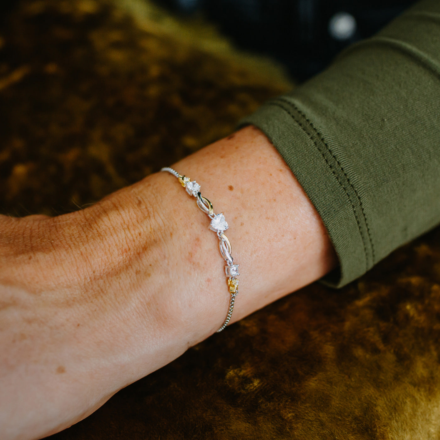 julie-julsen-armband-silber-mit-3-wei-en-zirkonia-herz image 2